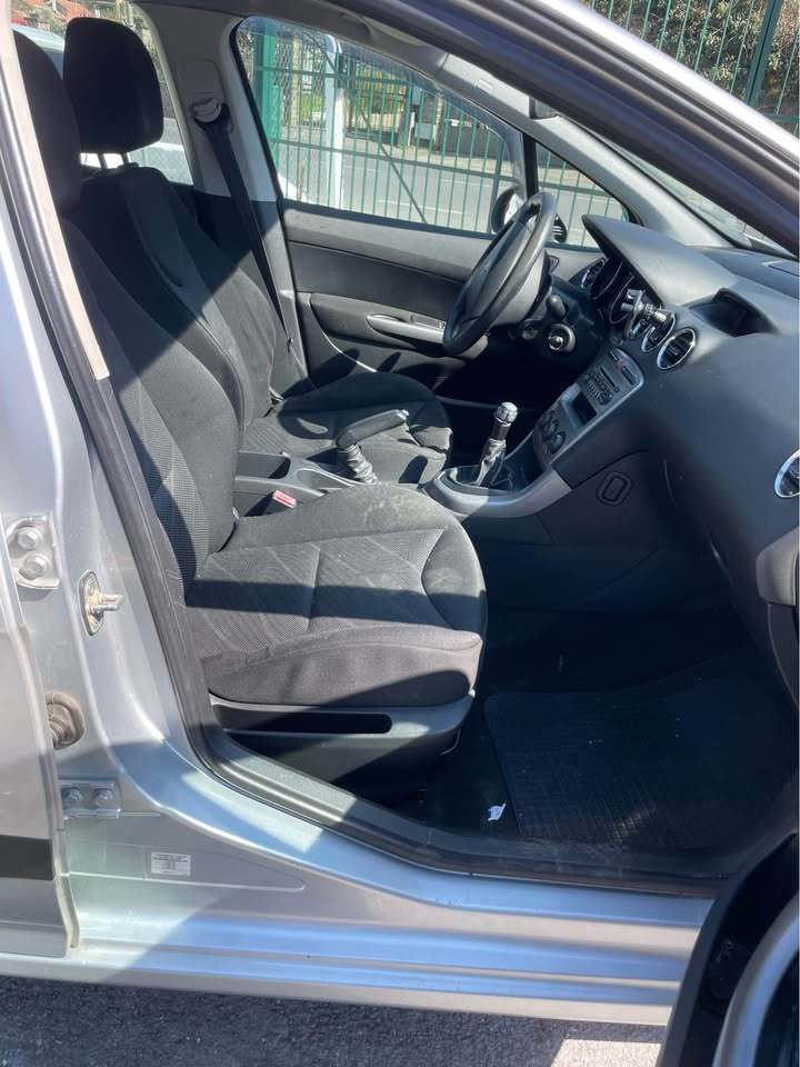 
								Peugeot 308 SW 1.6 HDi full									