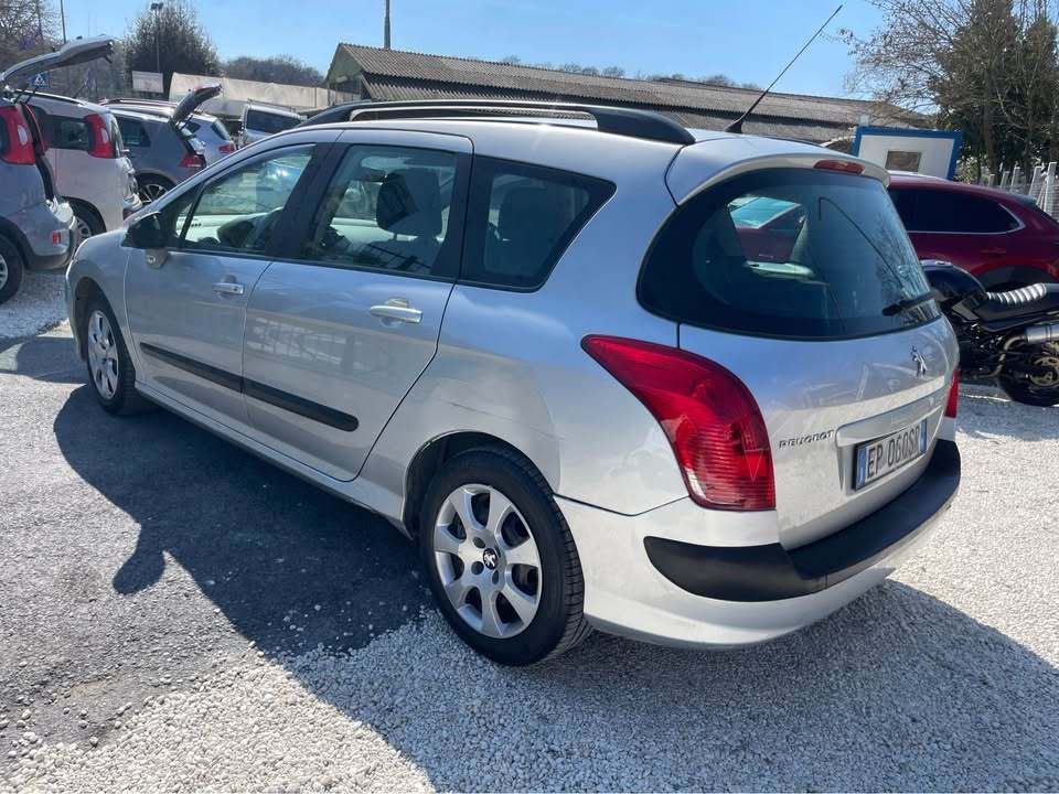 
								Peugeot 308 SW 1.6 HDi full									