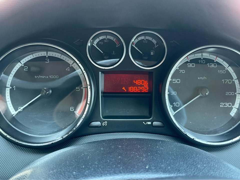 
								Peugeot 308 SW 1.6 HDi full									