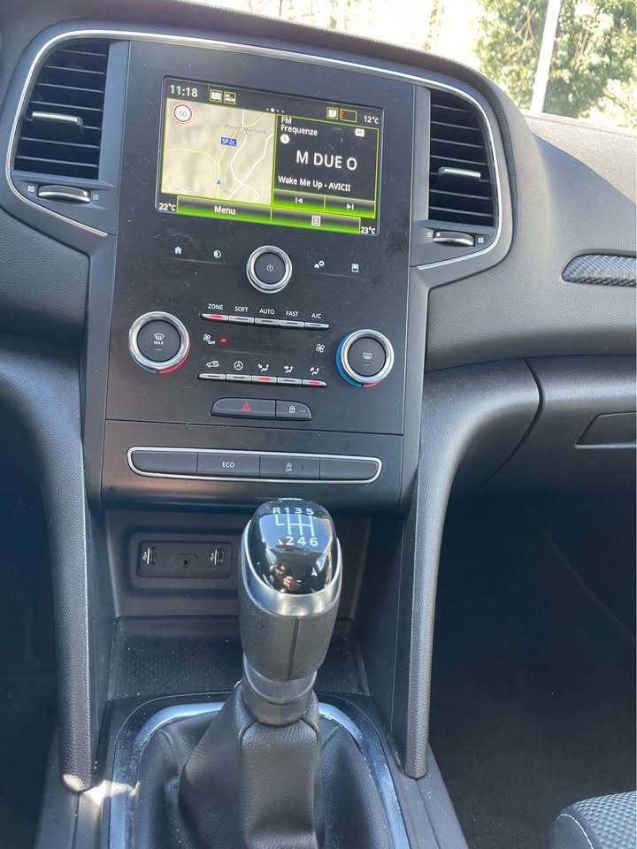 
								Renault Megane Sporter 2019 full									