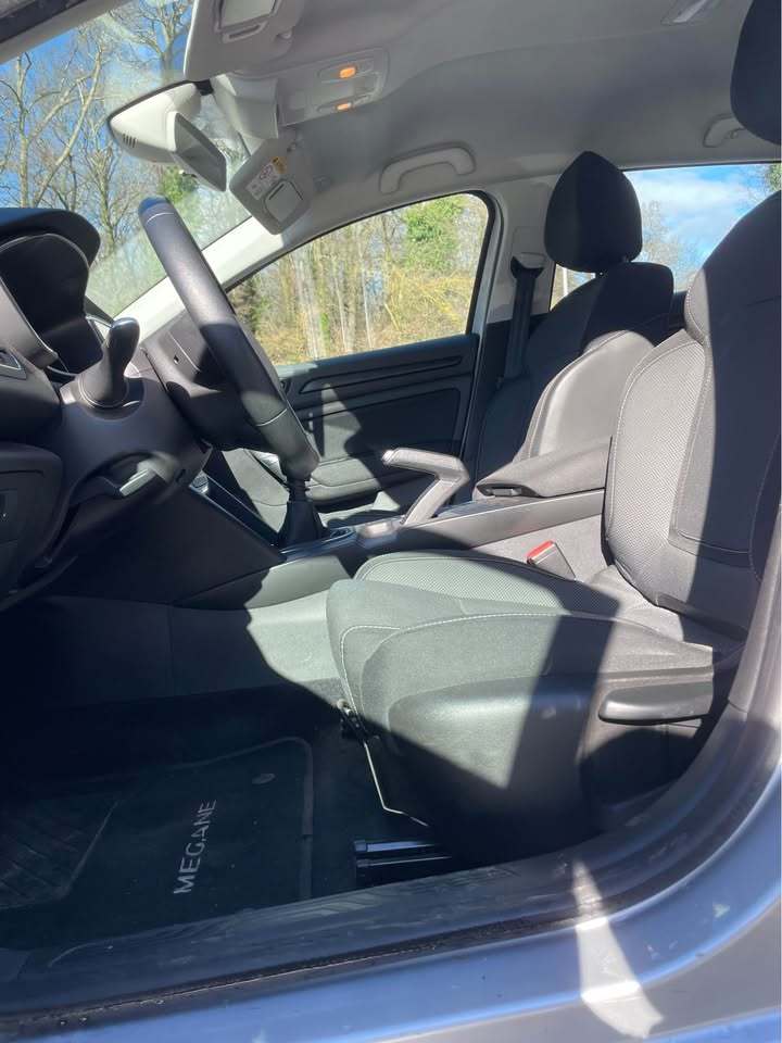 
								Renault Megane Sporter 2019 full									