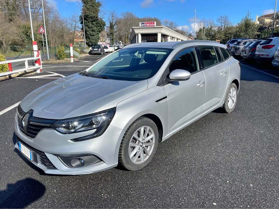 
								Renault Megane Sporter 2019 full									