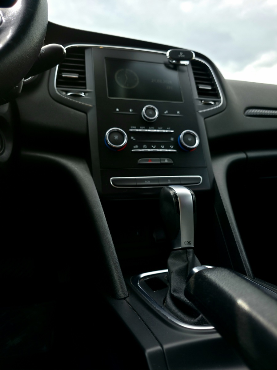 
								Renault Megane Sporter full									