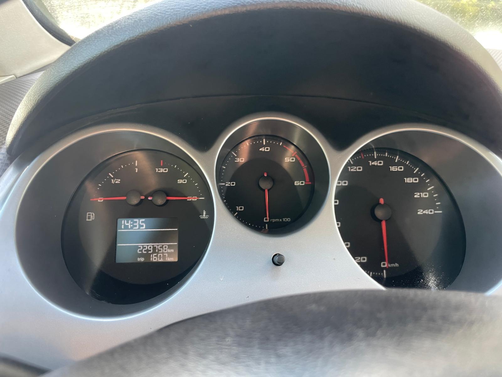 
								Seat Altea 2.0 TDI DSG full									