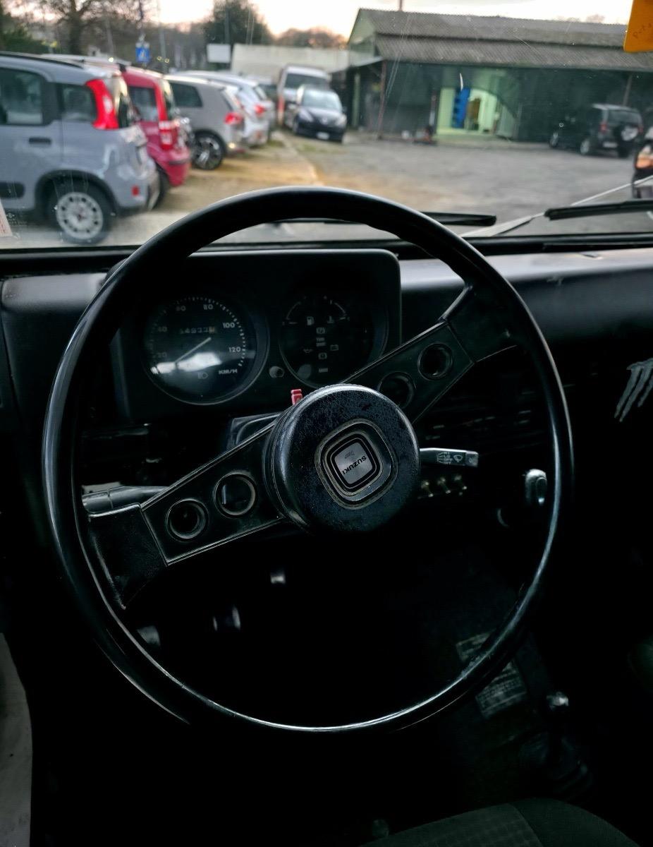 
								Suzuki Samurai 1.0 SJ40 full									