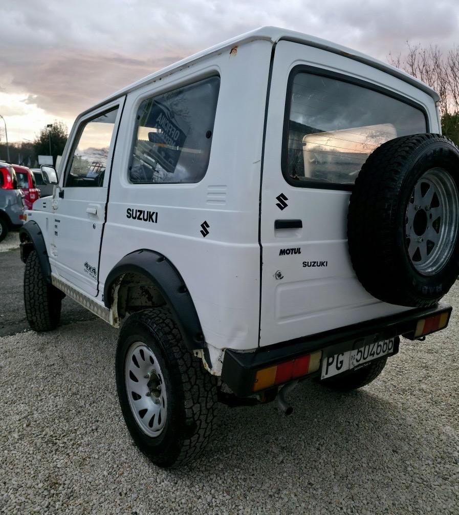 
								Suzuki Samurai 1.0 SJ40 full									