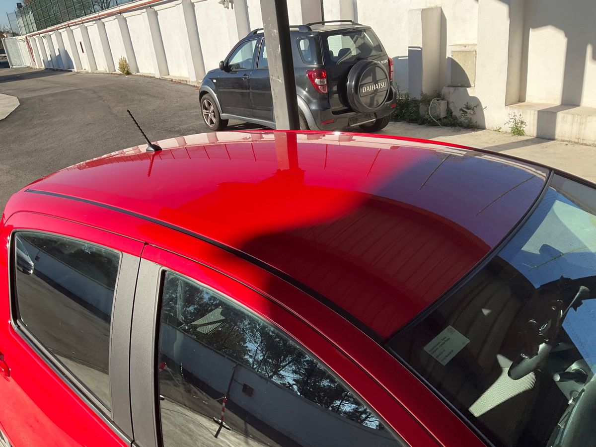 
								Toyota Yaris Hybrid 2015 full									