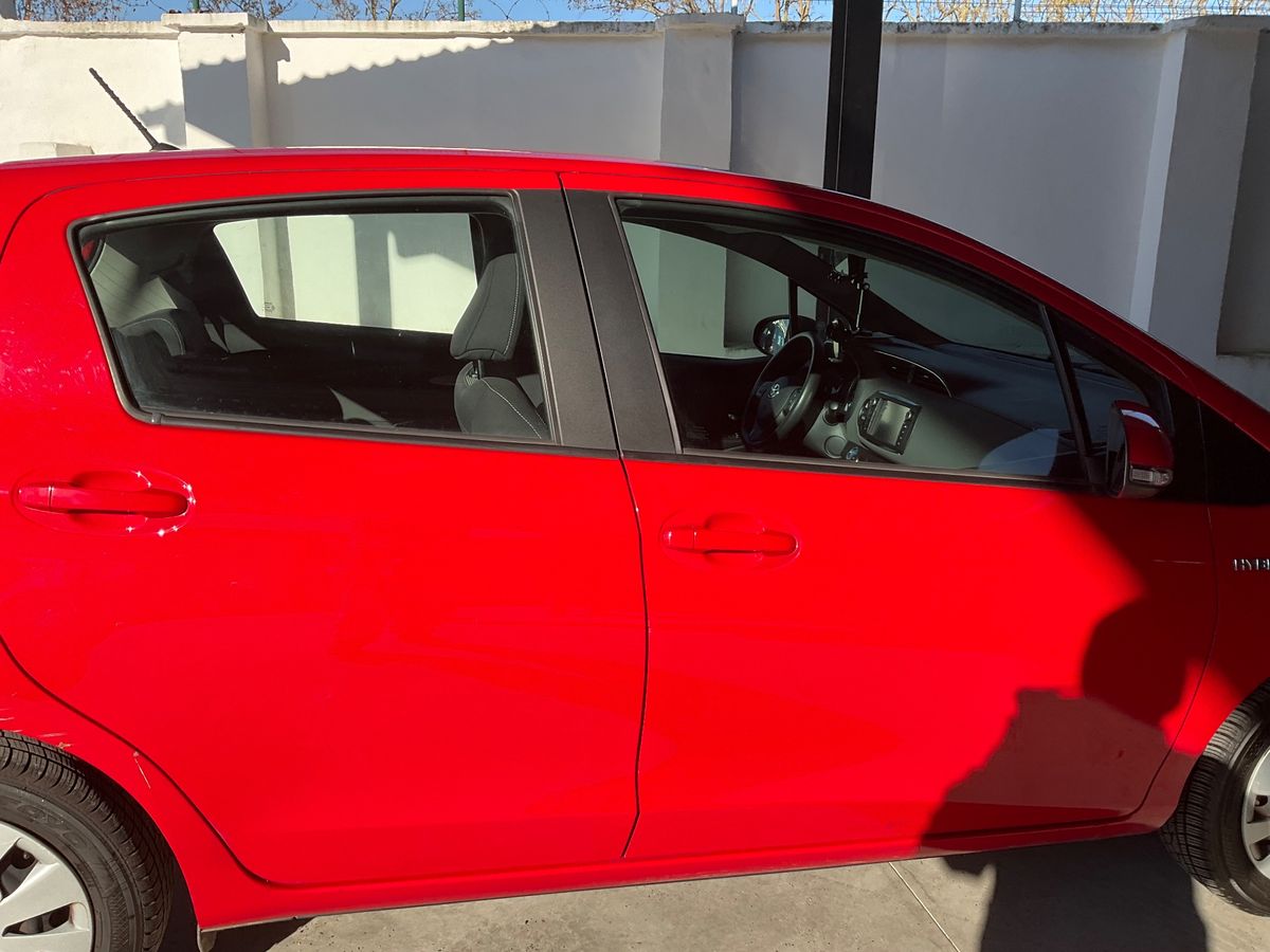 
								Toyota Yaris Hybrid 2015 full									