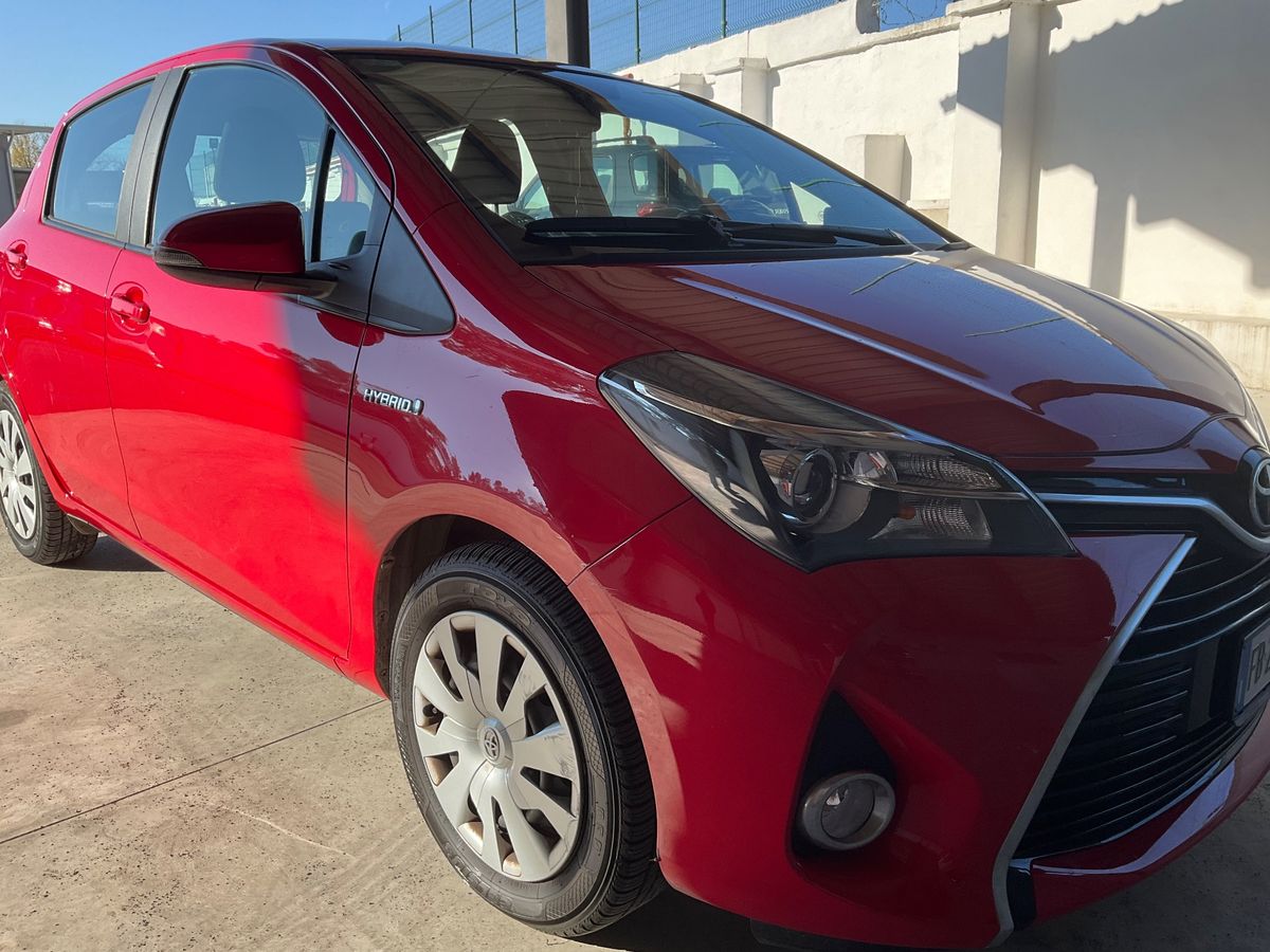 
								Toyota Yaris Hybrid 2015 full									
