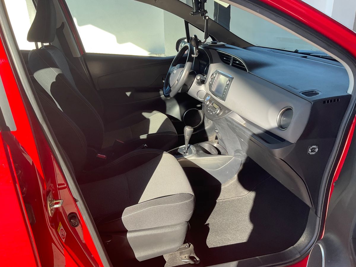 
								Toyota Yaris Hybrid 2015 full									