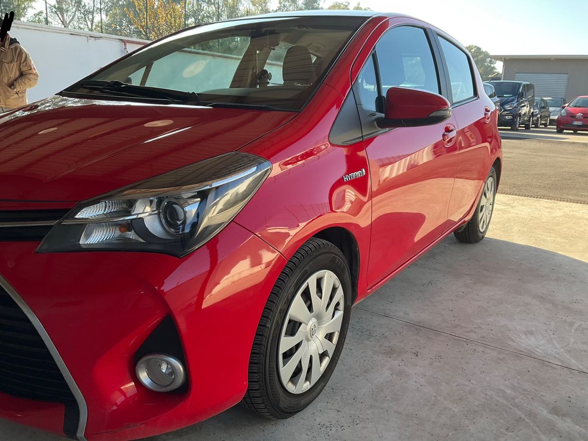 
								Toyota Yaris Hybrid 2015 full									