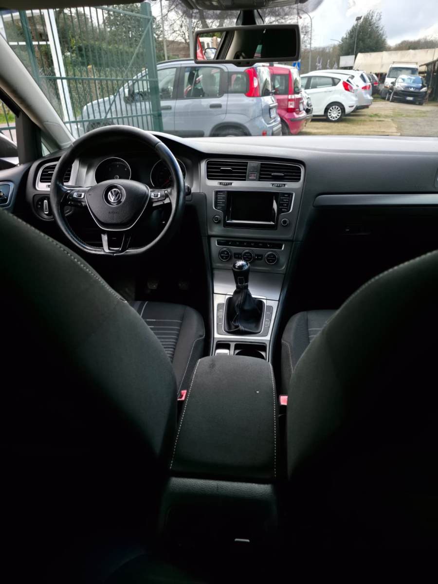 
								Volkswagen Golf 1.6 TDI full									