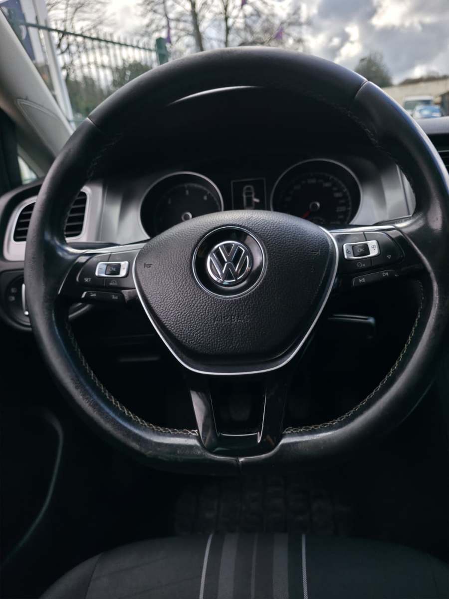 
								Volkswagen Golf 1.6 TDI full									