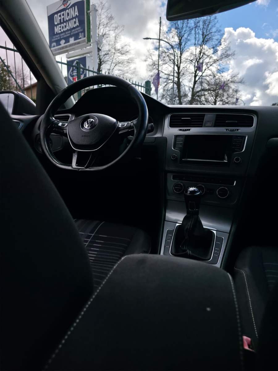 
								Volkswagen Golf 1.6 TDI full									