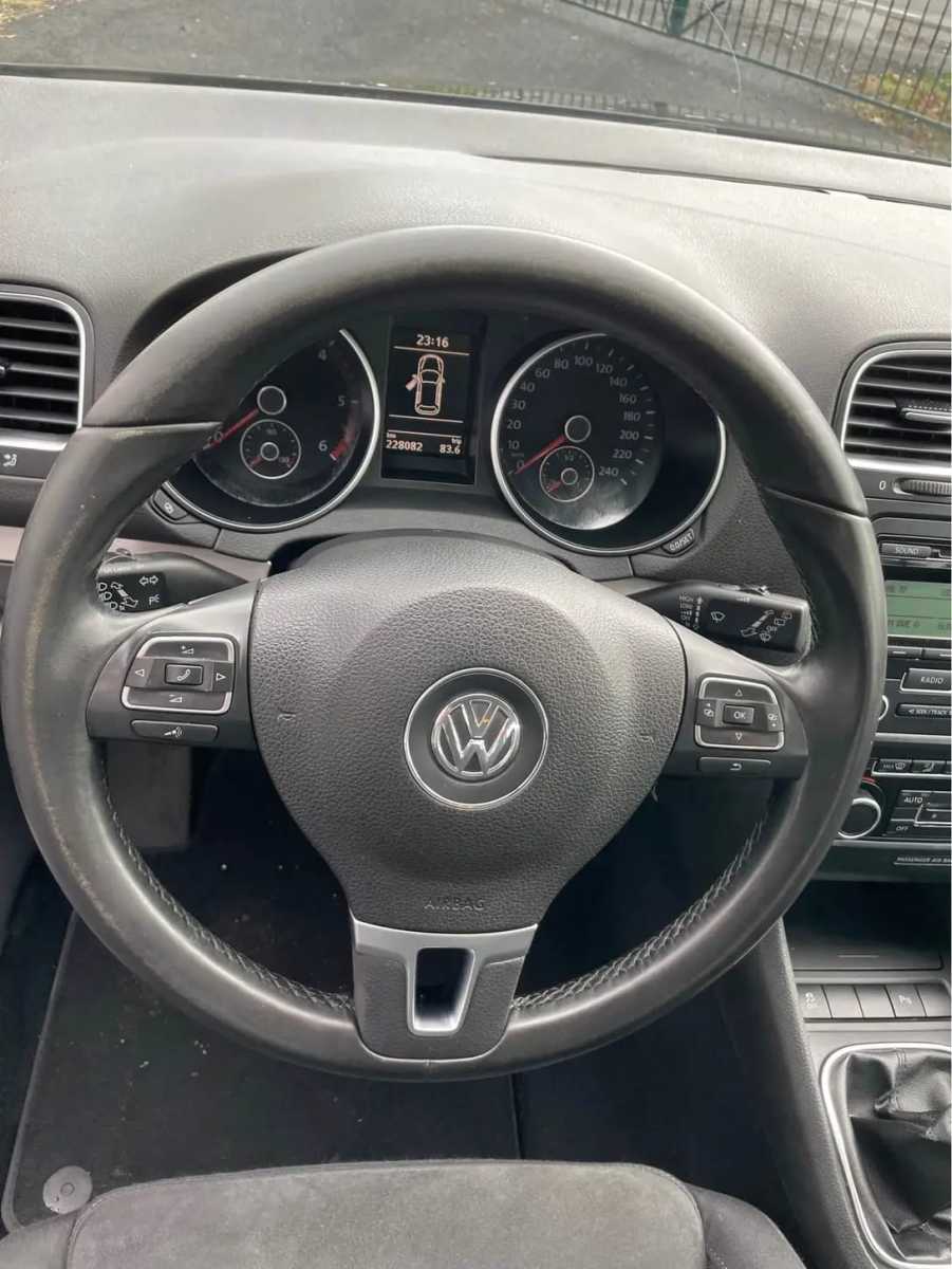 
								Volkswagen Golf 1.6 TDI full									