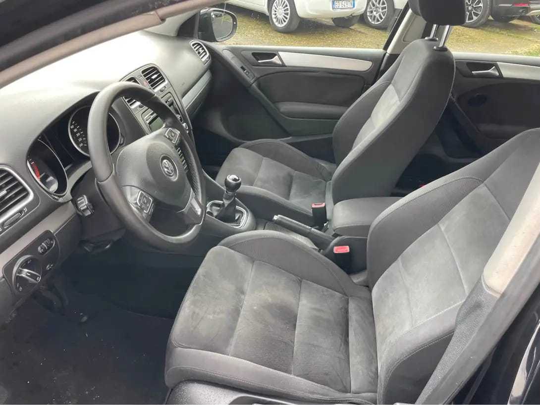 
								Volkswagen Golf 1.6 TDI full									