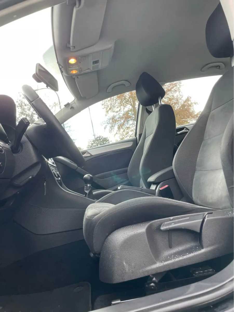 
								Volkswagen Golf 1.6 TDI full									