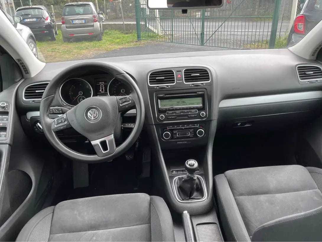 
								Volkswagen Golf 1.6 TDI full									