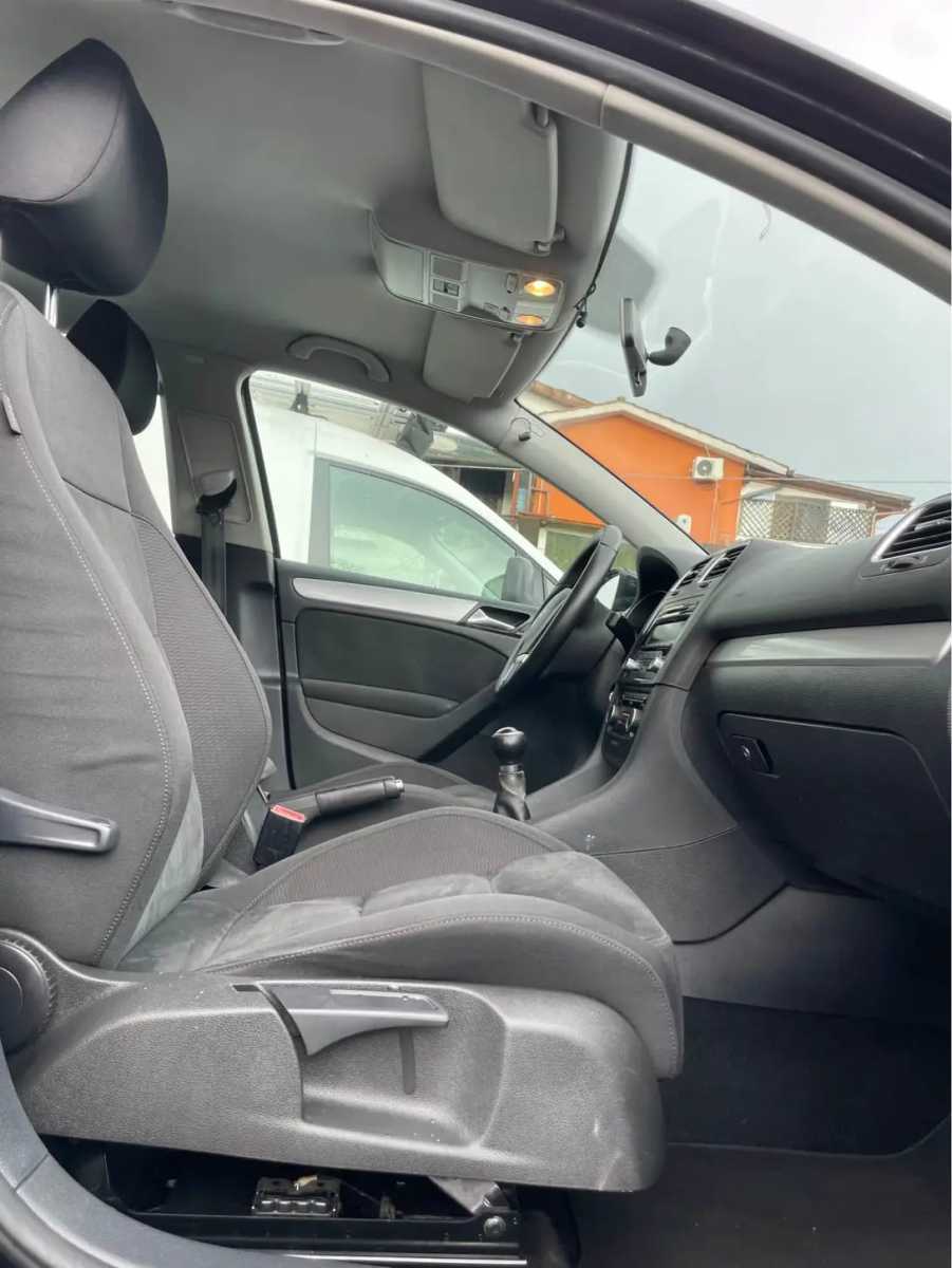 
								Volkswagen Golf 1.6 TDI full									