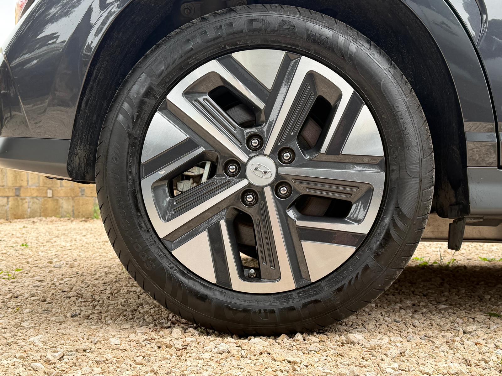 
								Hyundai Kona electric full									