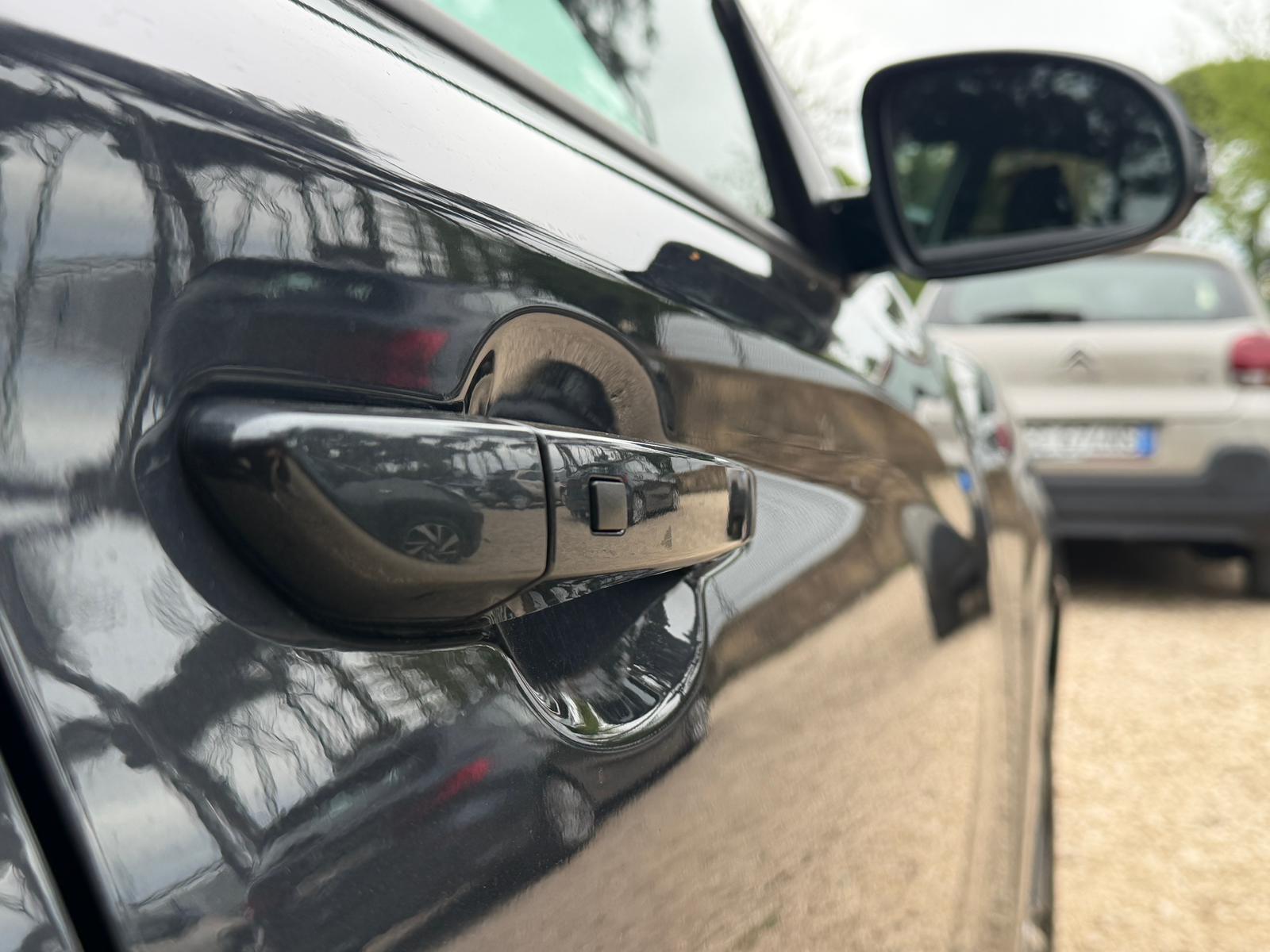 
								Hyundai Kona electric full									