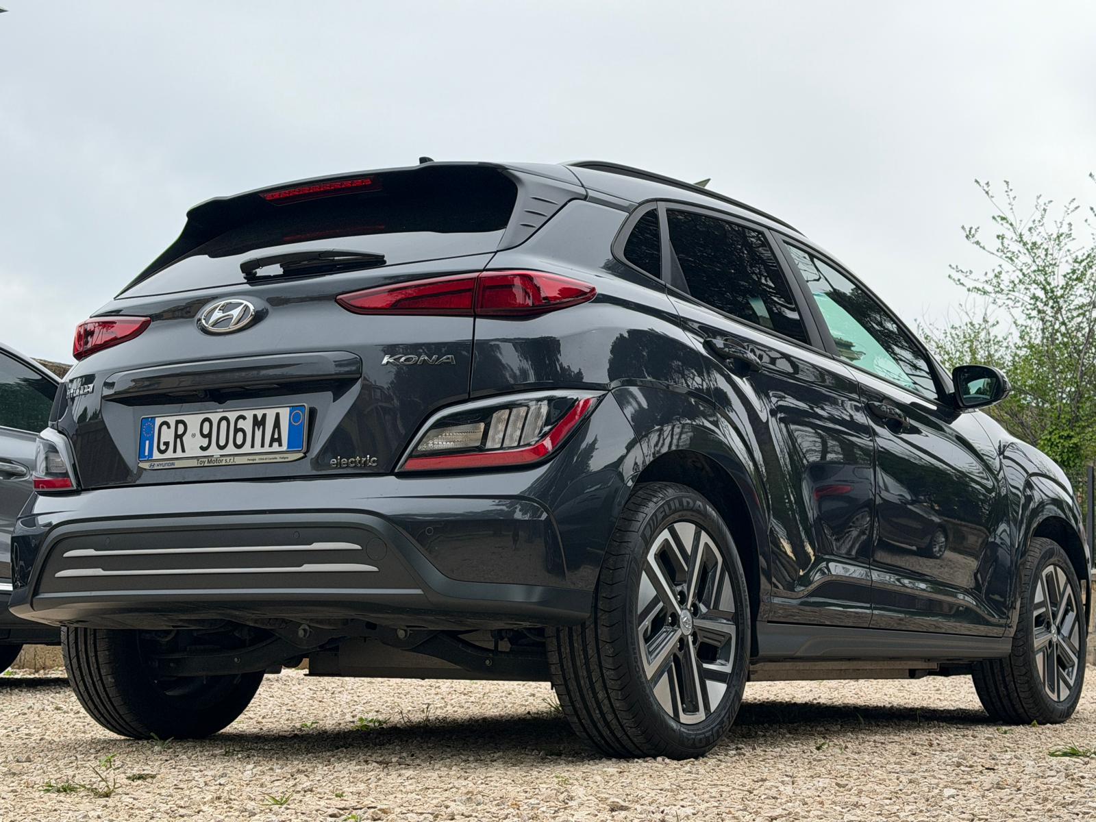 
								Hyundai Kona electric full									