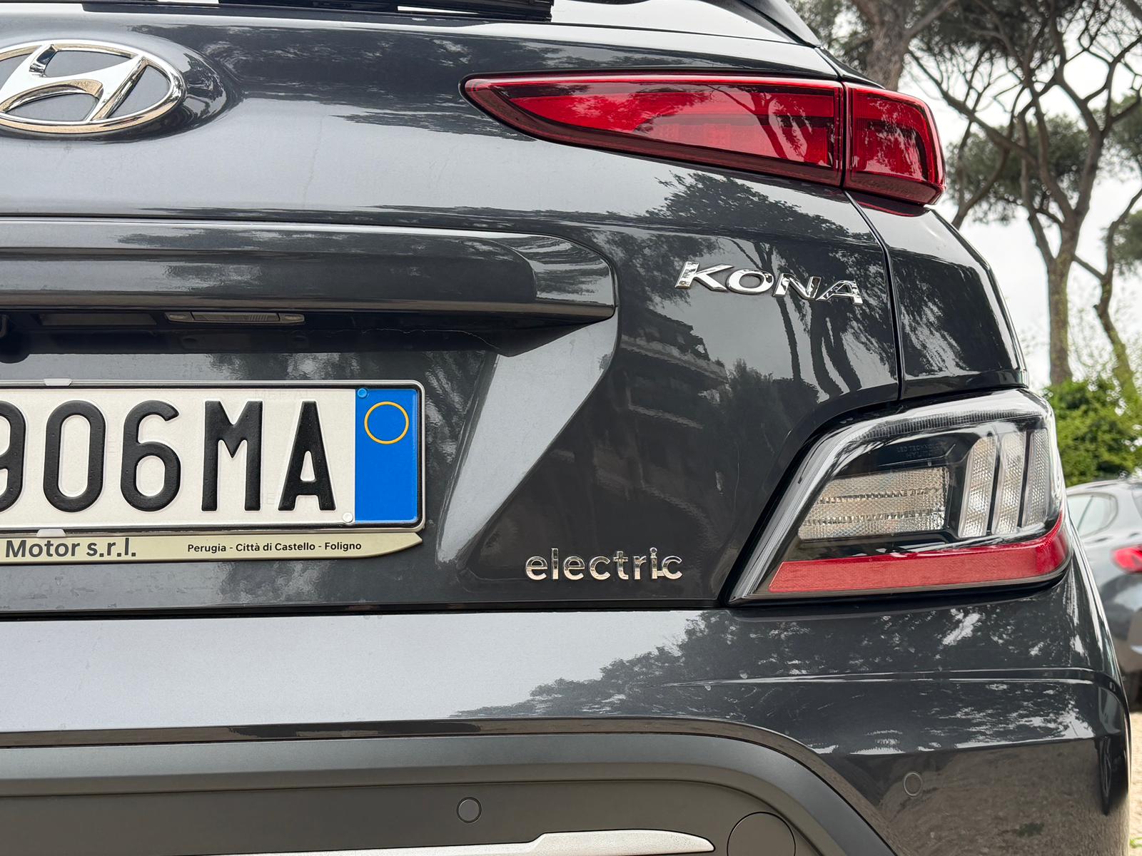 
								Hyundai Kona electric full									