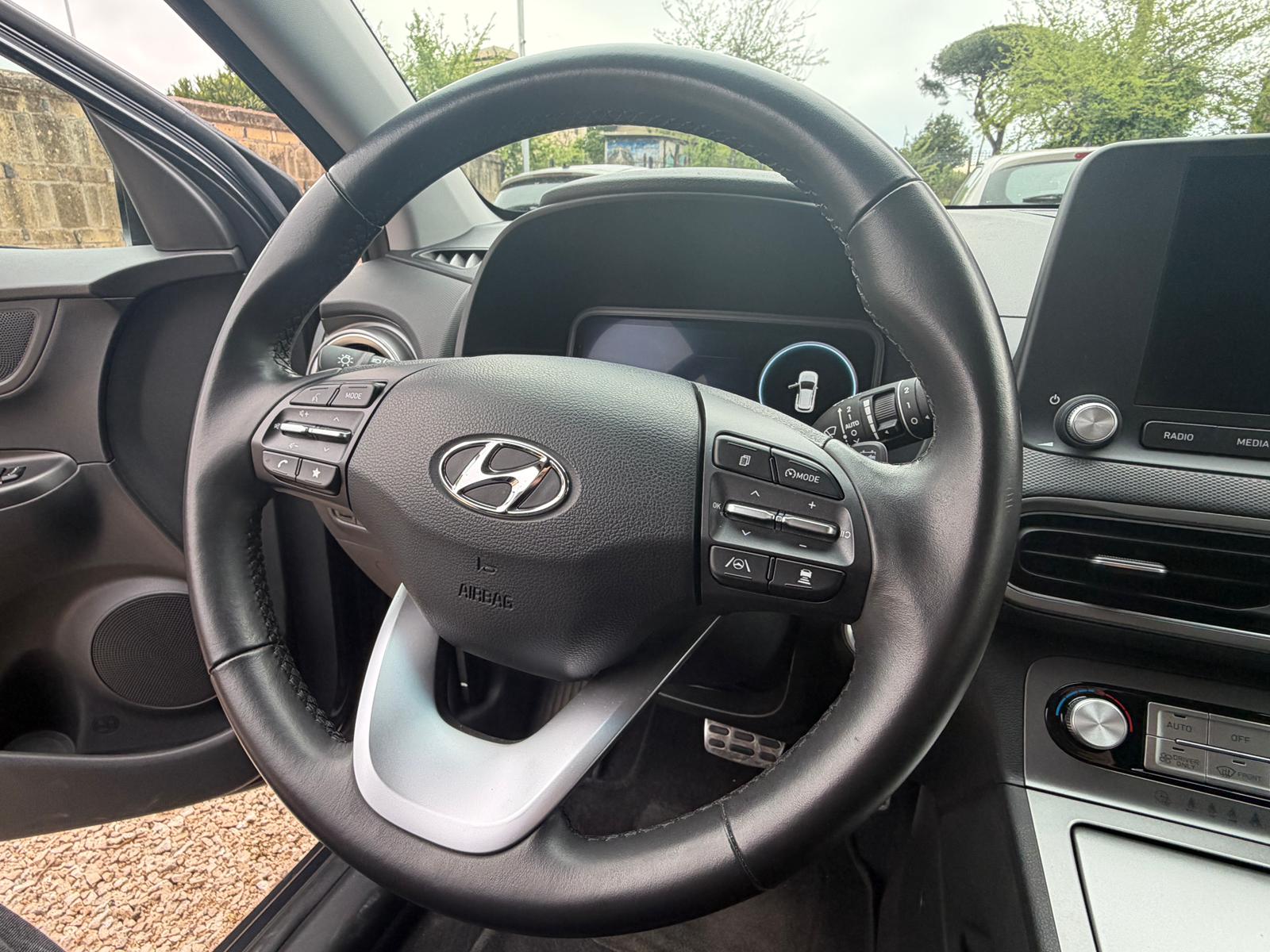 
								Hyundai Kona electric full									