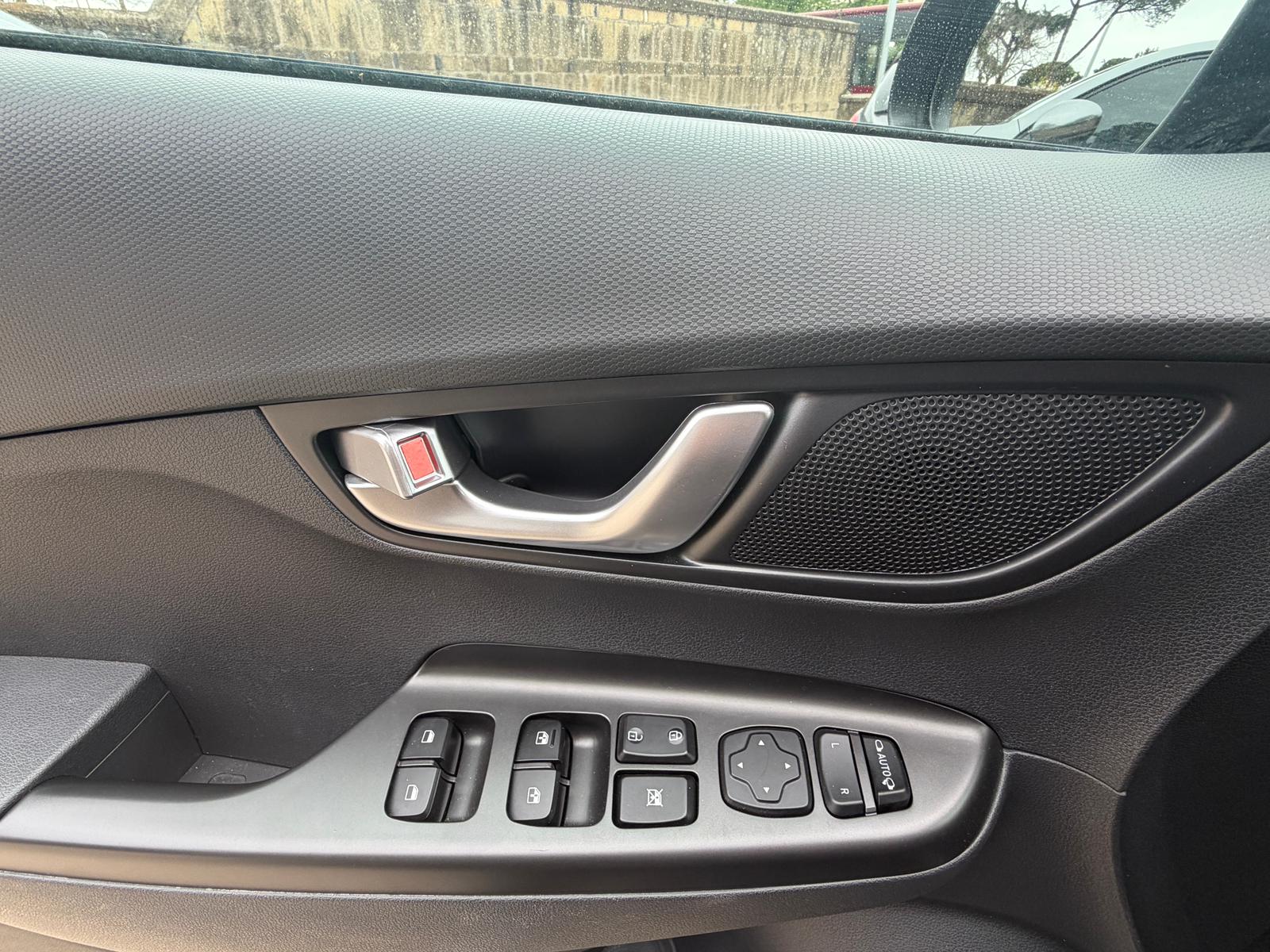 
								Hyundai Kona electric full									