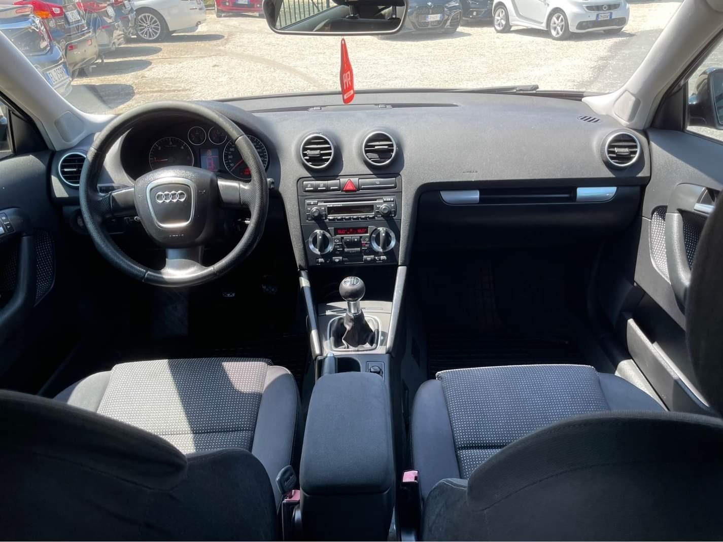 
								AUDI A3 Sportback full									