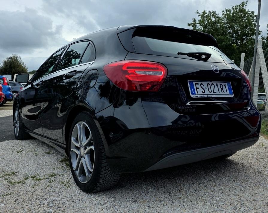 
								MERCEDES Classe A 180d Automatic Premium full									