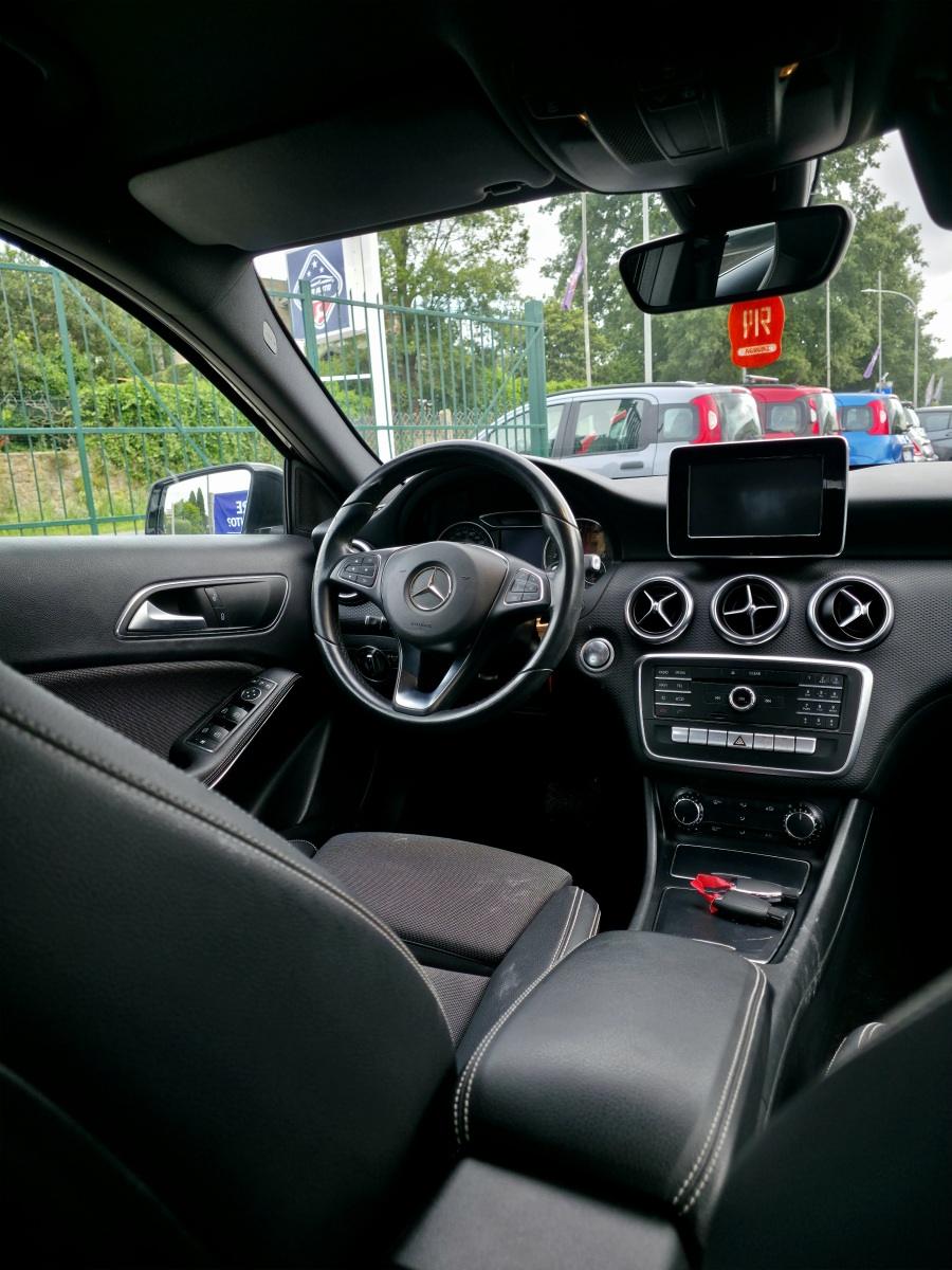 
								MERCEDES Classe A 180d Automatic Premium full									