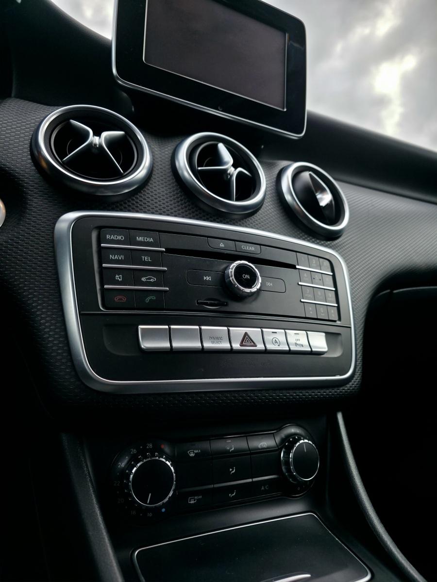 
								MERCEDES Classe A 180d Automatic Premium full									