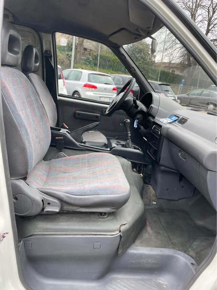 
								Nissan Vanette 2.3D full									