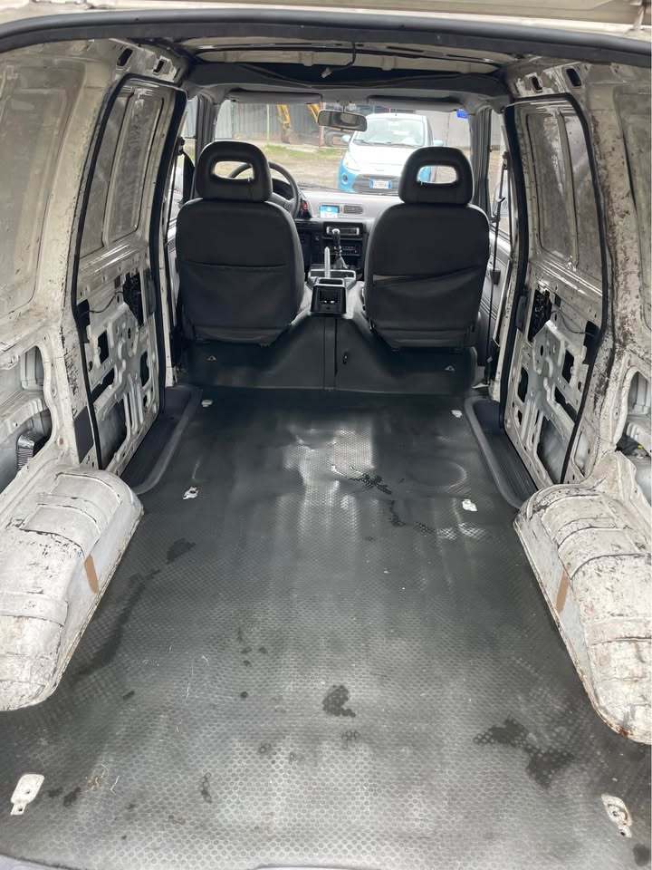
								Nissan Vanette 2.3D full									