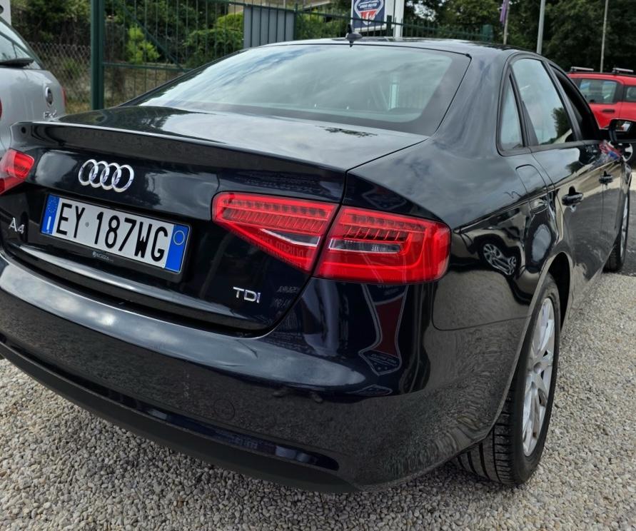 
								AUDI A4 2.0 TDI Ambiente full									
