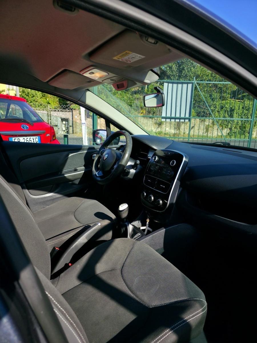 
								RENAULT CLIO 1.2 75 CV DUEL2 full									