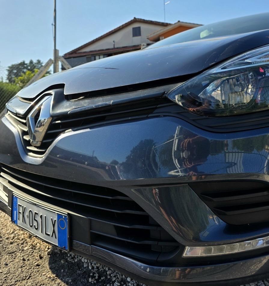 
								RENAULT CLIO 1.2 75 CV DUEL2 full									