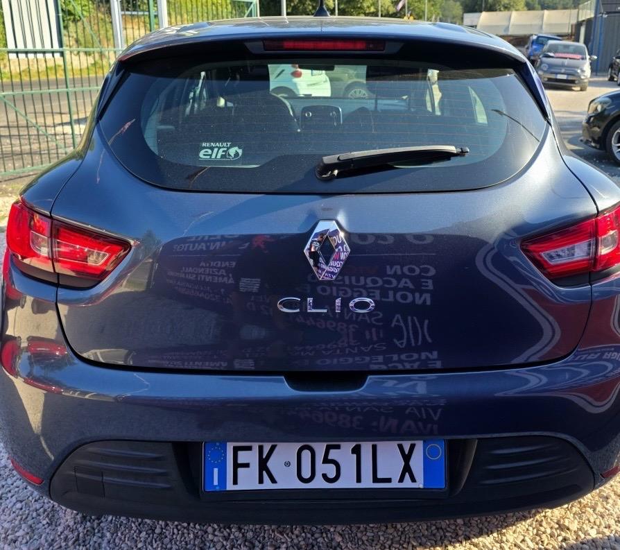 
								RENAULT CLIO 1.2 75 CV DUEL2 full									