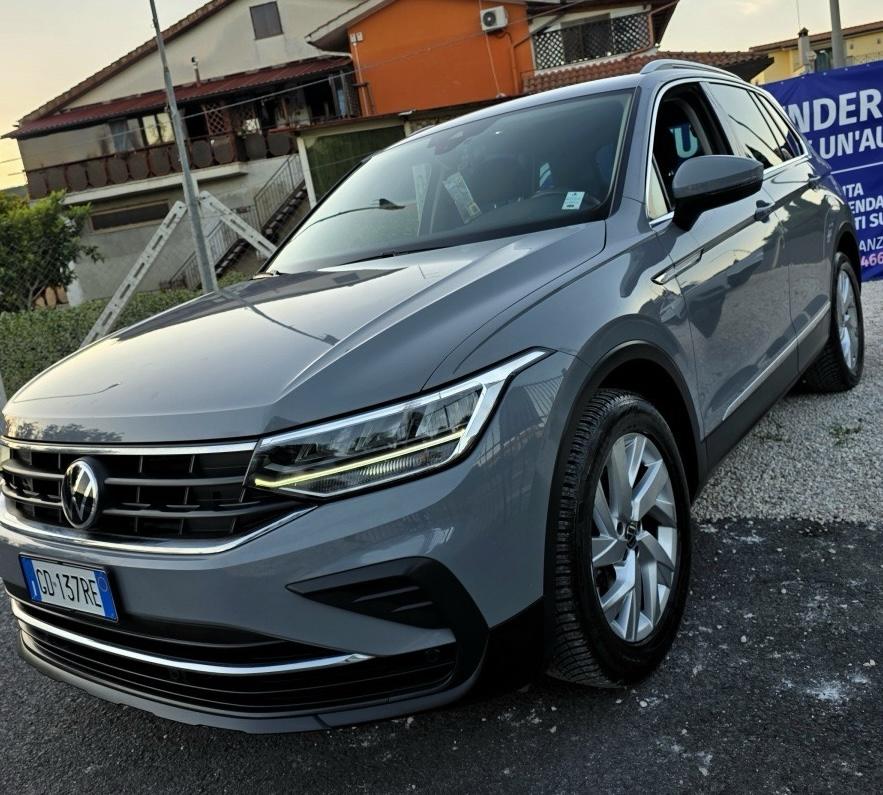 
								VOLKSWAGEN TIGUAN R-LINE full									