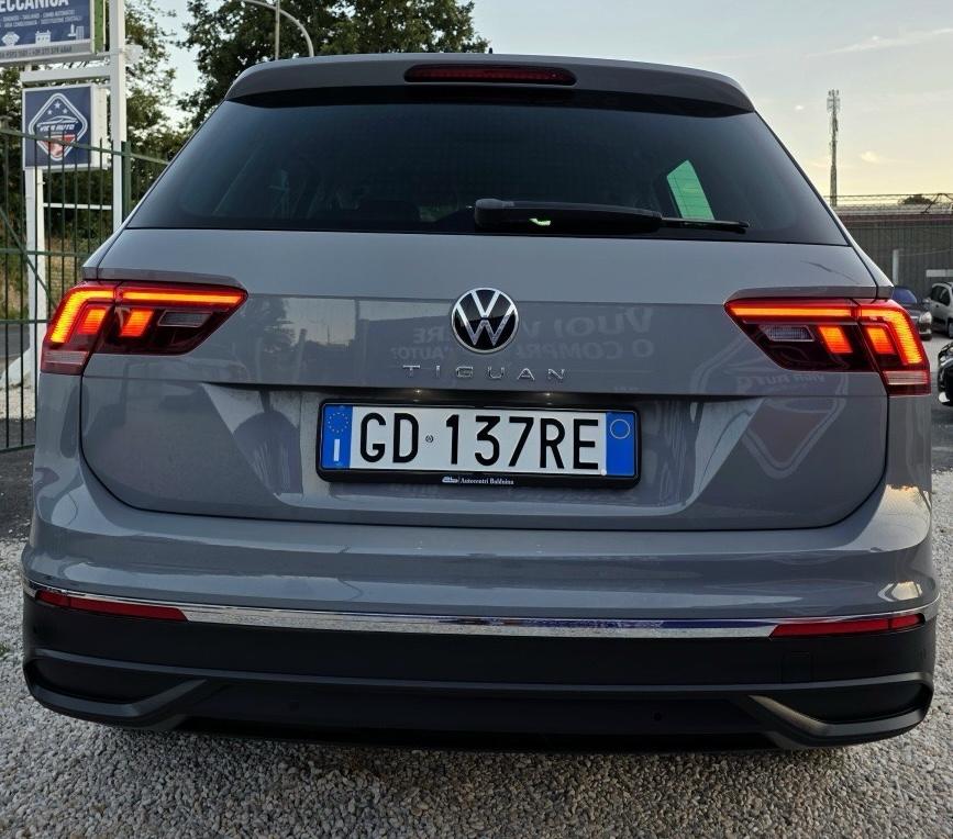 
								VOLKSWAGEN TIGUAN R-LINE full									