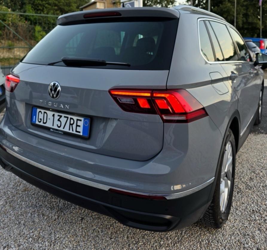 
								VOLKSWAGEN TIGUAN R-LINE full									