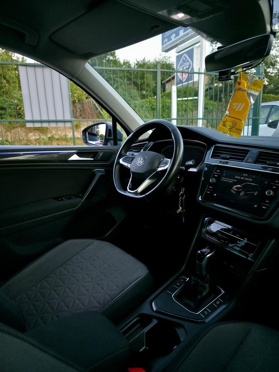 
								VOLKSWAGEN TIGUAN R-LINE full									