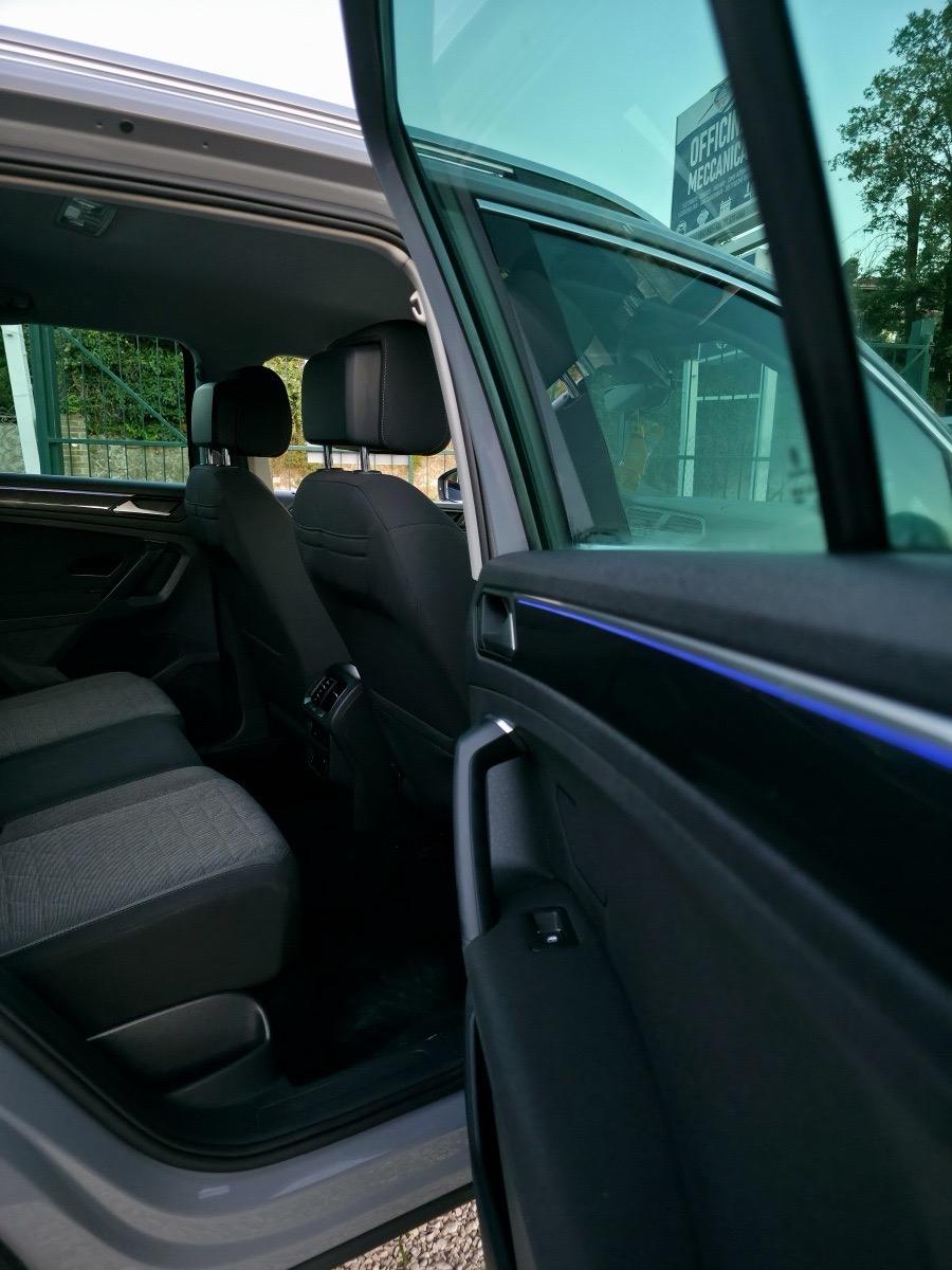 
								VOLKSWAGEN TIGUAN R-LINE full									
