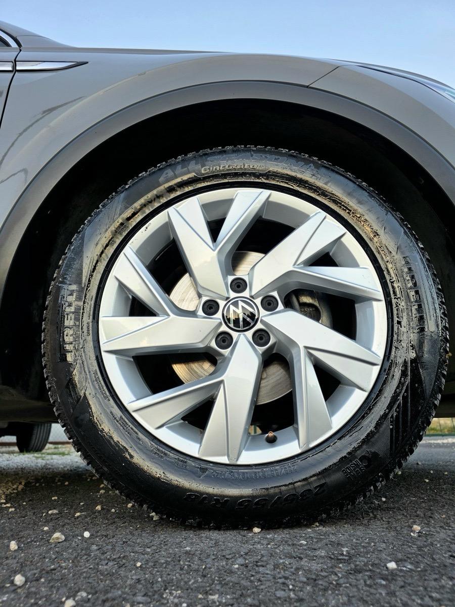 
								VOLKSWAGEN TIGUAN R-LINE full									
