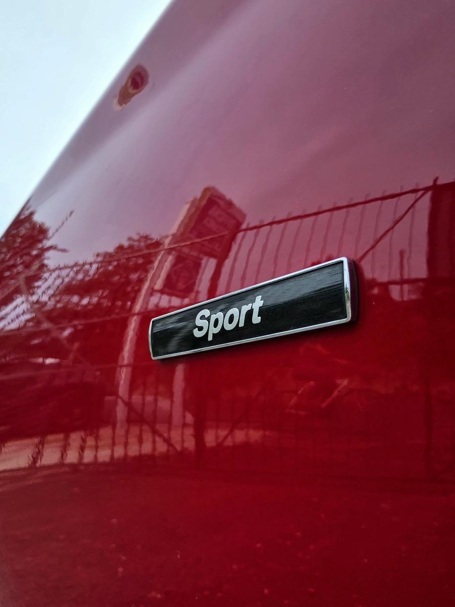 
								BMW 118d SPORT 2.0 full									