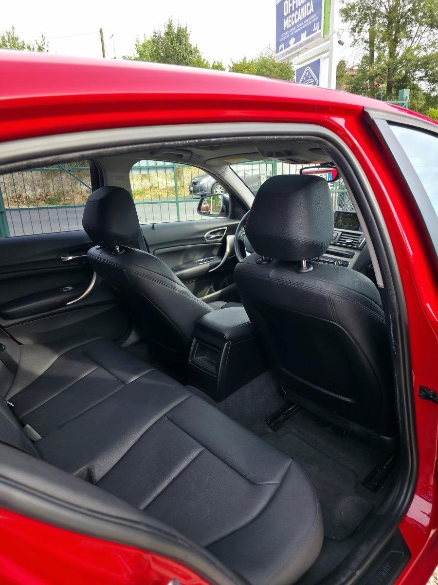 
								BMW 118d SPORT 2.0 full									