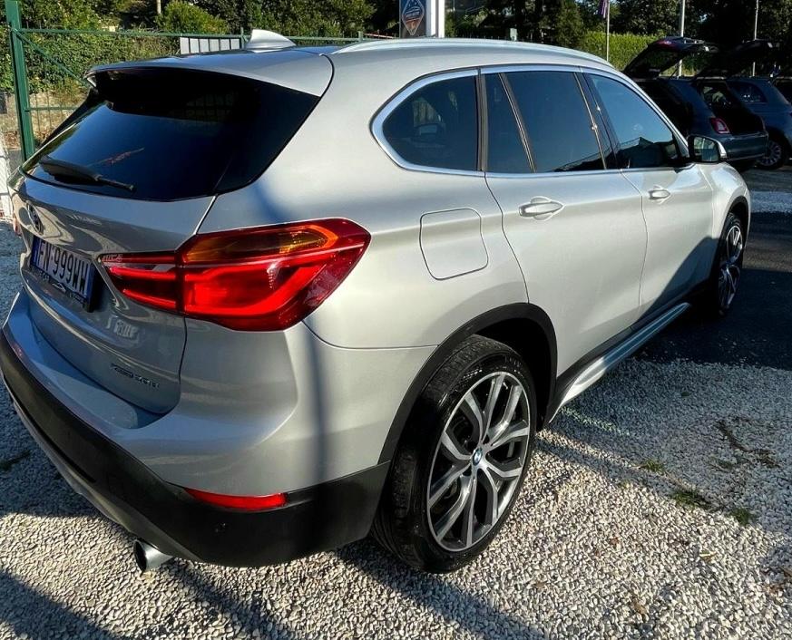 
								BMW X1 xDrive20d full									