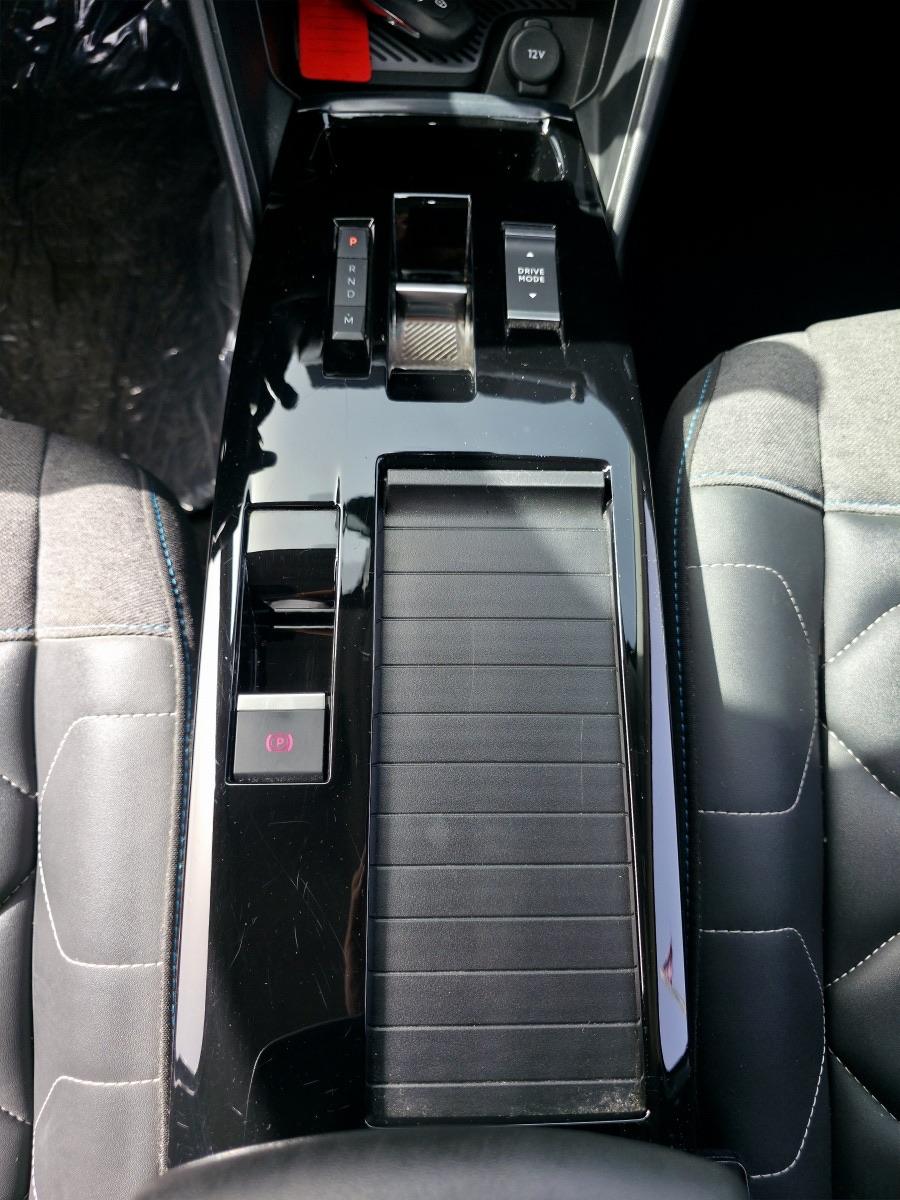 
								CITROËN C4 PURETECH 130 full									