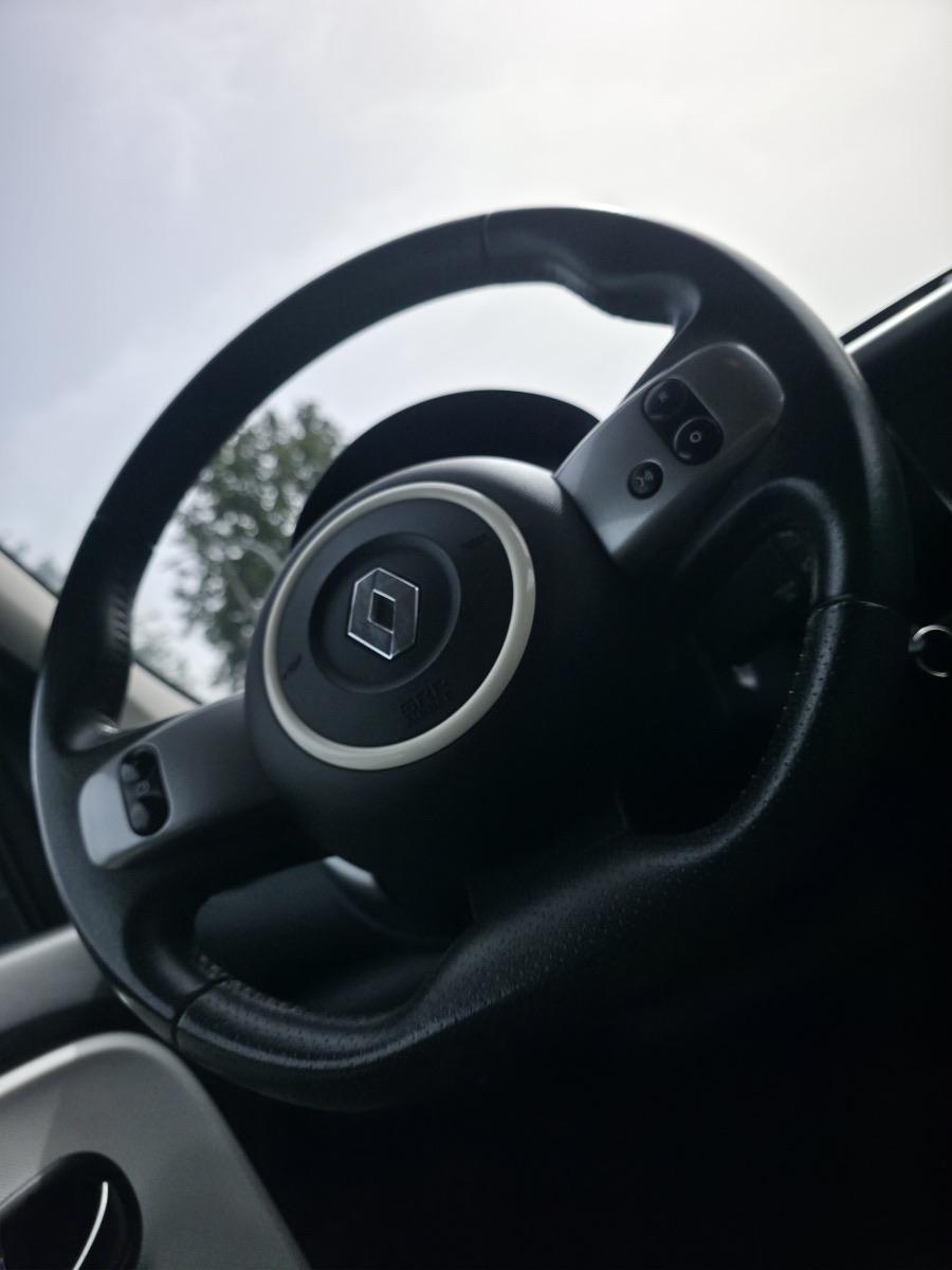 
								RENAULT TWINGO SCe full									